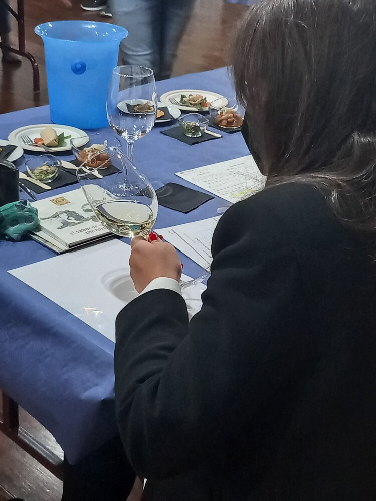 ENTRE QUESOS Y VINO